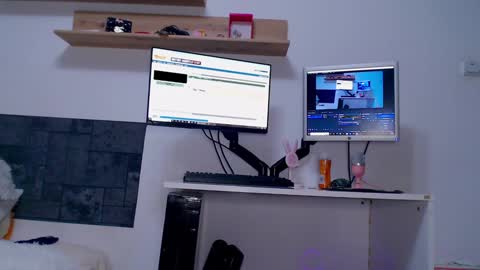 Snapshot of sweetjess022 chatting on January 18, 1:19 am jessica online show from January 18, 1:19 am