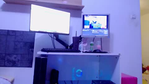 Snapshot of sweetjess022 chatting on October 30, 10:43 pm jessica online show from October 30, 10:43 pm