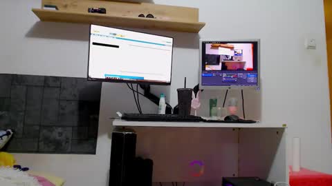 Snapshot of sweetjess022 chatting on November 18, 11:15 pm jessica online show from November 18, 11:15 pm