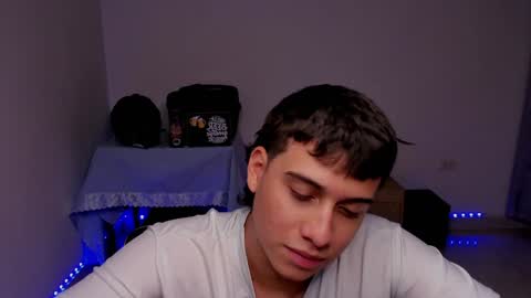 Snapshot of sweetlian_04 chatting on December 5, 5:15 am Lian online show from December 5, 5:15 am