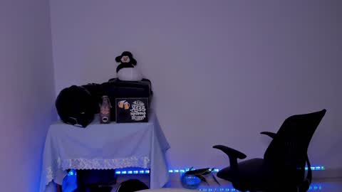 Snapshot of sweetlian_04 chatting on December 21, 10:08 pm Lian online show from December 21, 10:08 pm