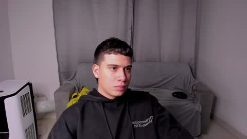 Snapshot of sweetlian_04 chatting on January 30, 10:08 am Lian online show from January 30, 10:08 am