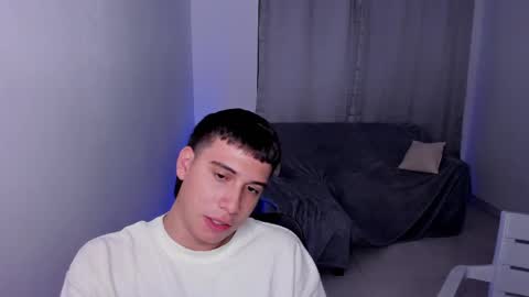 Snapshot of sweetlian_04 chatting on March 9, 7:34 am Lian online show from March 9, 7:34 am