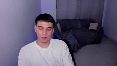 Snapshot of sweetlian_04 chatting on March 9, 10:41 am Lian online show from March 9, 10:41 am