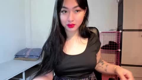 Snapshot of sweetlovepinay04 chatting on December 5, 6:54 am Zoe online show from December 5, 6:54 am