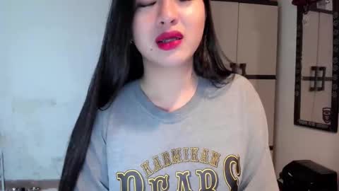 Snapshot of sweetlovepinay04 chatting on January 1, 5:33 pm Zoe online show from January 1, 5:33 pm