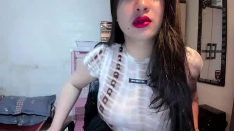 Snapshot of sweetlovepinay04 chatting on January 18, 11:00 pm Zoe online show from January 18, 11:00 pm