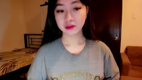 Snapshot of sweetlovepinay04 chatting on October 11, 2:11 am Zoe online show from October 11, 2:11 am