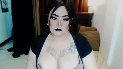 Snapshot of sweetmistresss chatting on October 2, 11:01 pm Mio online show from October 2, 11:01 pm