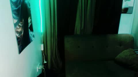 Snapshot of sweetmistresss chatting on October 13, 2:00 am Mio online show from October 13, 2:00 am