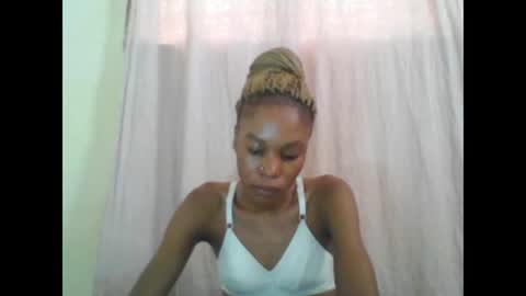 Snapshot of sweetpetite254 chatting on February 15, 12:33 pm ESTHER online show from February 15, 12:33 pm