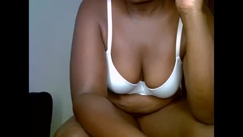 sweetrenne online show from September 12, 6:35 am