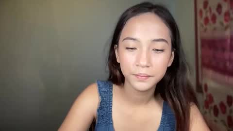 Mia online show from November 17, 1:17 pm