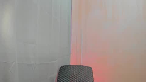 Mia online show from December 3, 4:16 pm