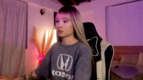 Cat independent model  online show from February 22, 7:01 am