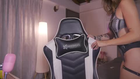 Cat independent model  online show from September 25, 2:26 am