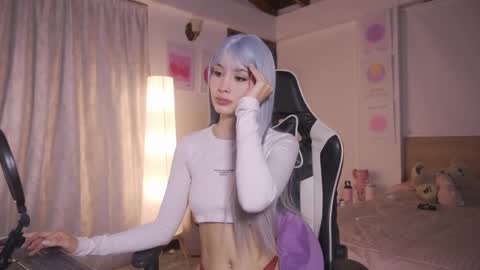 Cat independent model  online show from November 20, 2:45 am