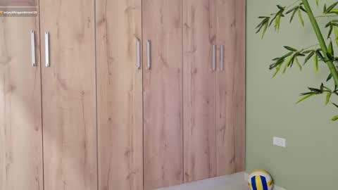    online show from February 25, 7:25 pm