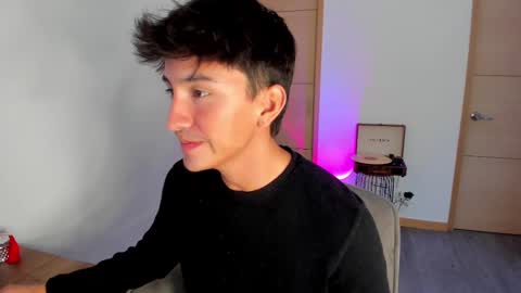 Snapshot of sweettaaron chatting on October 2, 5:53 pm Andy online show from October 2, 5:53 pm