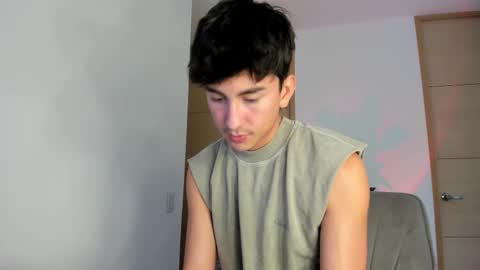 Snapshot of sweettaaron chatting on October 6, 5:43 pm Andy online show from October 6, 5:43 pm