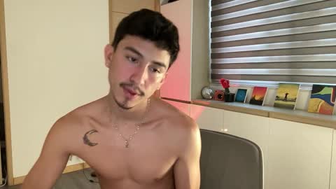 Snapshot of sweettaaron chatting on December 14, 9:19 pm Andy online show from December 14, 9:19 pm