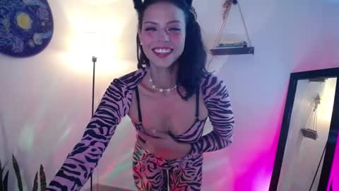 Snapshot of sweettianna chatting on September 22, 4:09 pm shamanta Independent modelHelp me reach 100 thumbs up online show from September 22, 4:09 pm