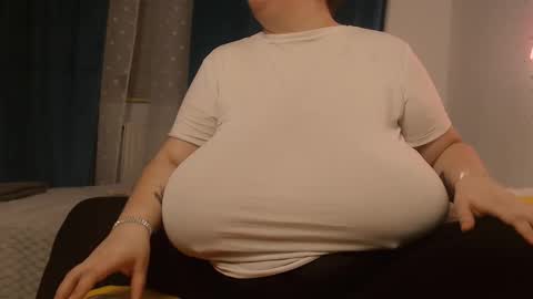 Maya online show from February 28, 11:23 pm