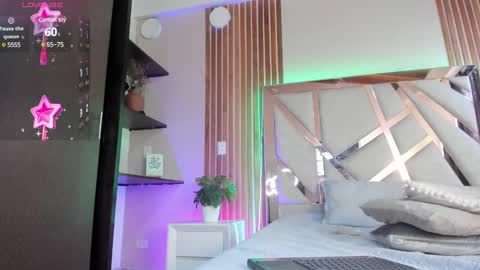 sweetviolet___ online show from February 26, 2:14 pm