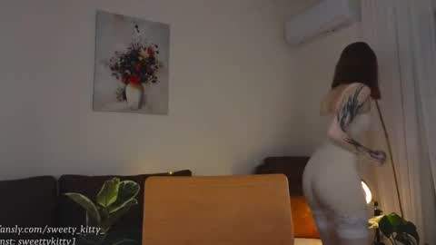 Jenny  give it a sub online show from November 17, 11:38 am