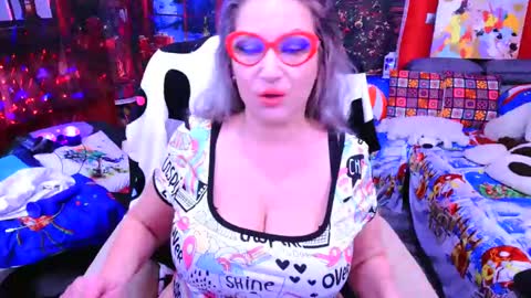 Snapshot of sweetylisahard chatting on January 1, 3:57 pm Lisa online show from January 1, 3:57 pm