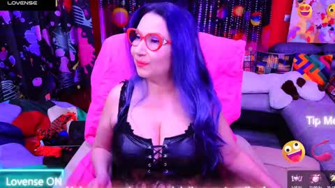 Snapshot of sweetylisahard chatting on February 16, 3:27 pm Lisa online show from February 16, 3:27 pm