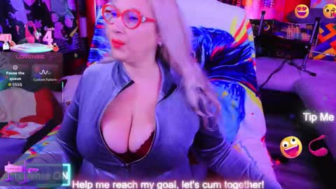 Snapshot of sweetylisahard chatting on December 5, 9:18 am Lisa online show from December 5, 9:18 am