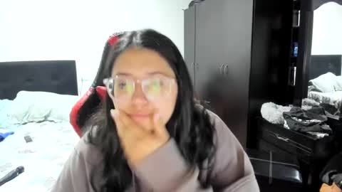 sweetyypeach online show from December 3, 10:51 pm