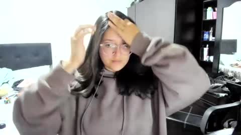 sweetyypeach online show from December 4, 2:42 am