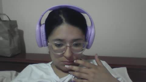 sweetyypeach online show from December 5, 4:53 am