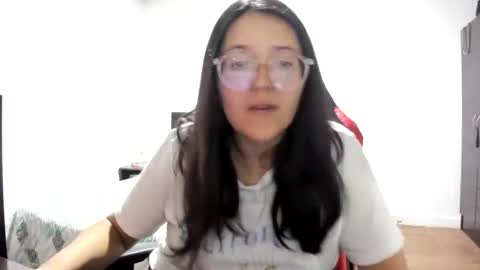 sweetyypeach online show from December 7, 6:43 am