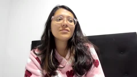 sweetyypeach online show from December 19, 4:45 am