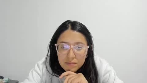 sweetyypeach online show from January 18, 5:31 am