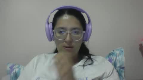 sweetyypeach online show from February 11, 3:29 am