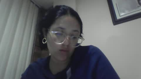 sweetyypeach online show from February 12, 4:23 am