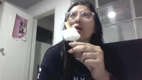 sweetyypeach online show from February 13, 12:57 am