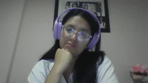 sweetyypeach online show from February 18, 4:04 am