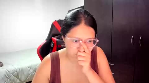 sweetyypeach online show from February 18, 8:36 pm