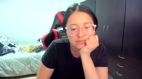 sweetyypeach online show from February 21, 9:22 pm