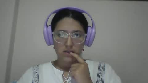 sweetyypeach online show from February 23, 4:28 am