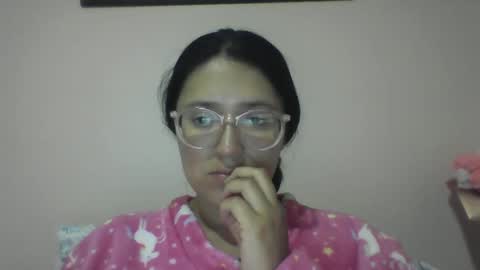 sweetyypeach online show from March 11, 3:05 am