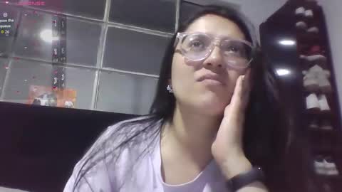 sweetyypeach online show from September 12, 4:01 am