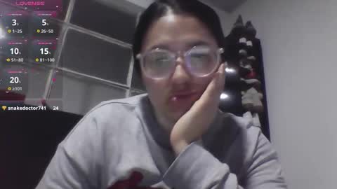 sweetyypeach online show from September 15, 2:11 am