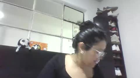 sweetyypeach online show from November 17, 2:17 am