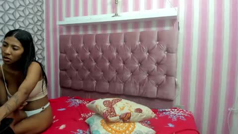 Snapshot of swett_lady_ chatting on February 23, 4:02 pm swett_lady_ online show from February 23, 4:02 pm